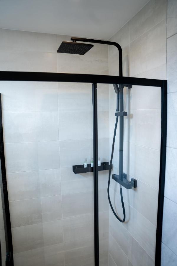 Luxurious Two Bedroom Apartment With Private Parking Перт Экстерьер фото