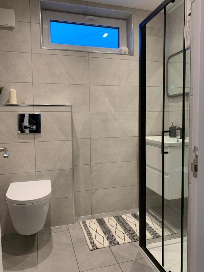 Luxurious Two Bedroom Apartment With Private Parking Перт Экстерьер фото